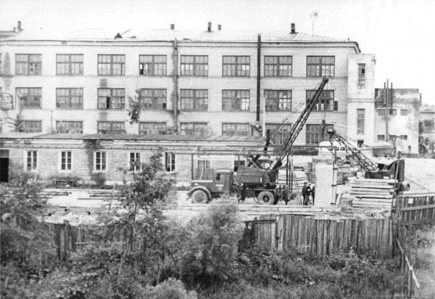 Вид на завод. Новое здание основного производственного корпуса